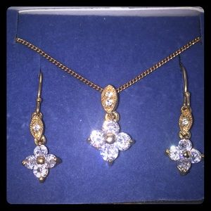Gold-tone CZ (cubic zirconia) cluster🌼necklace/earrings gift set